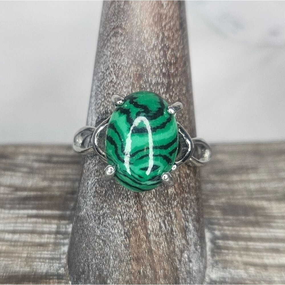 Malachite Green Stone Silver Tone Fashion Ring Sz 9 EUC